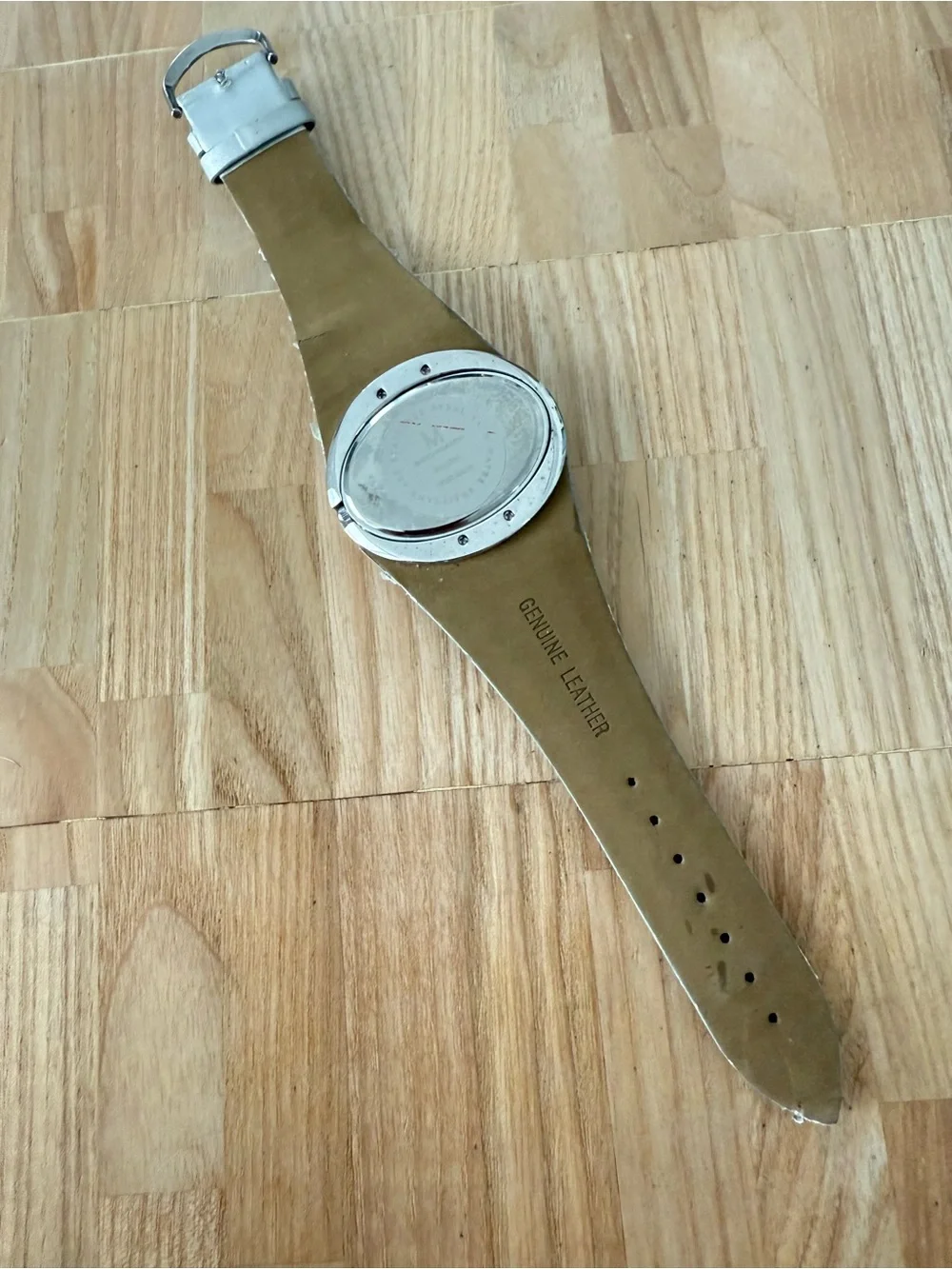 Marco Valentino ladies oval crystal accented watch NEW BATTERY
